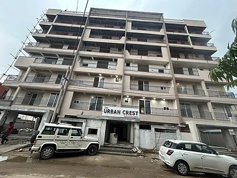LUXURIOUS & SPACIOUS FLATS