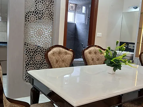 LUXURIOUS & SPACIOUS FLATS