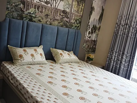 LUXURIOUS & SPACIOUS FLATS