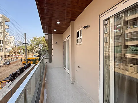 READY TO SHIFT 4 BHK LUXURIOUS FLATS