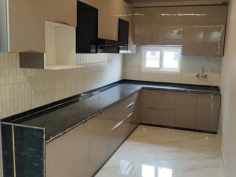 Semi Furnished 4Bhk Flat