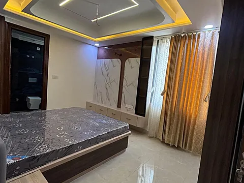 गार्डन-फेसिंग 4 BHK फ्लैट्स
