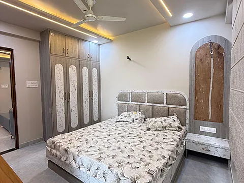 SEMI FURNISHED 3BHK FLAT