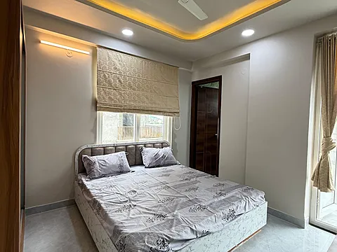 SEMI FURNISHED 3BHK FLAT