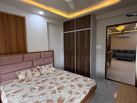 SEMI FURNISHED 3BHK FLAT