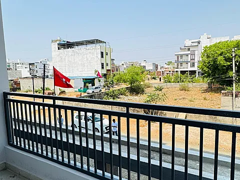 Semi Furnished 4 BHK Flat