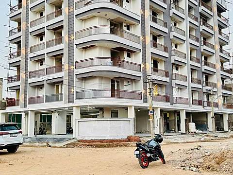 Semi Furnished 4 BHK Flat