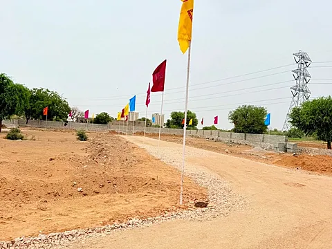 Land in Mukundam