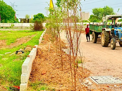 Land in Mukundam