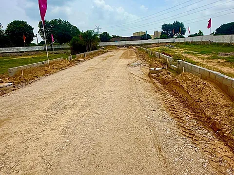 Land in Mukundam