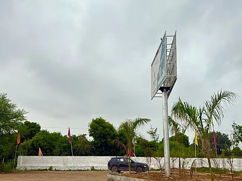 Land in Mukundam