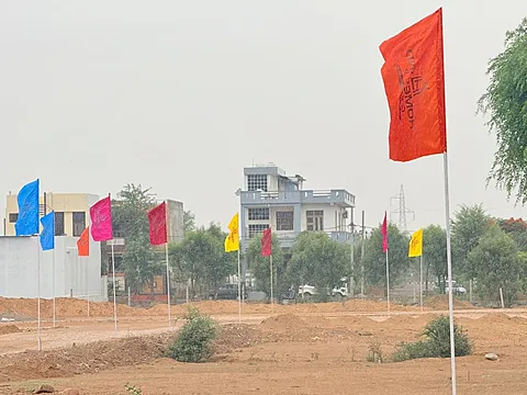 Land in Mukundam