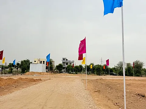 Land in Mukundam