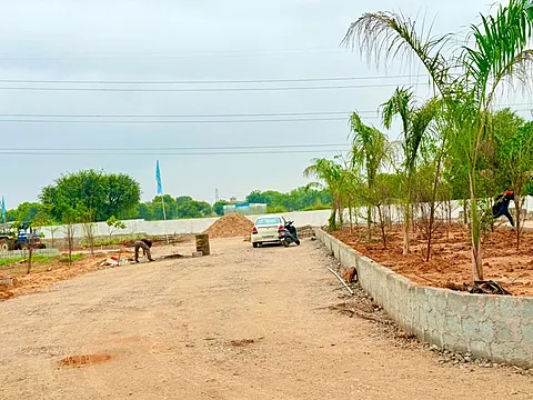 Land in Mukundam