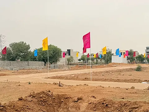 Land in Mukundam