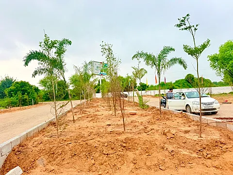 Land in Mukundam