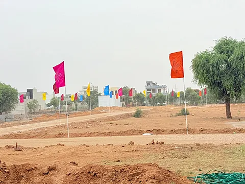 Land in Mukundam