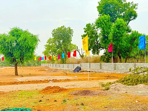 Land in Mukundam