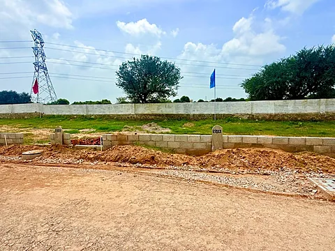 Land in Mukundam