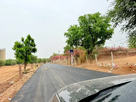 Land in Mukundam
