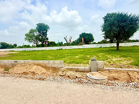 Land in Mukundam