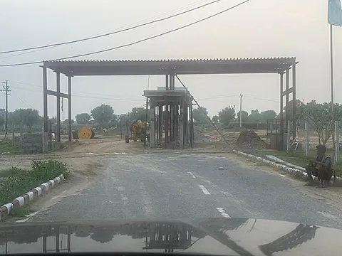 Plot in Ajmer Road