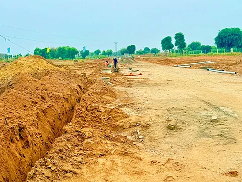 Plot in Ajmer Road