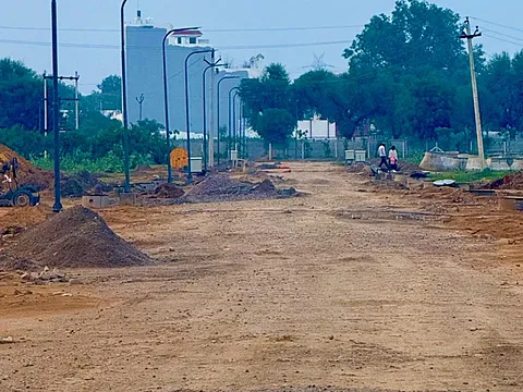 Plot in Ajmer Road