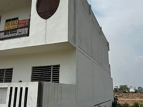4 BHK + Puja Room