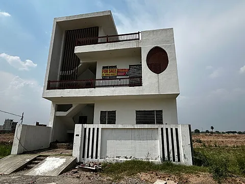 4 BHK + Puja Room