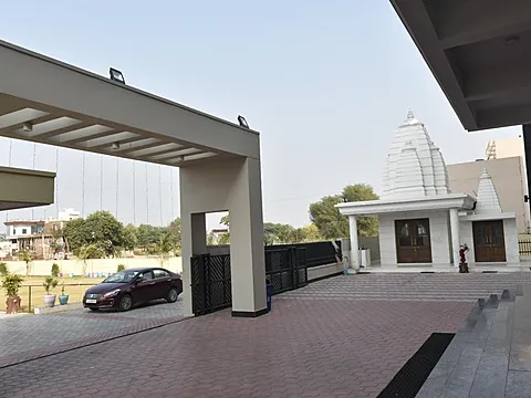 🏨 Luxury Hotel for Sale in Prime Location