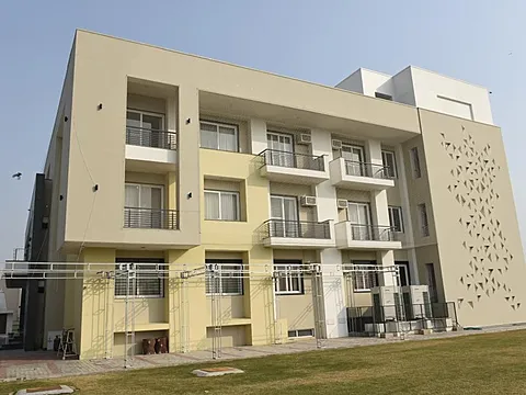 🏨 Luxury Hotel for Sale in Prime Location