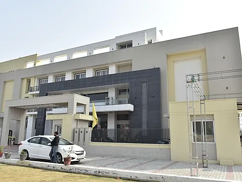 🏨 Luxury Hotel for Sale in Prime Location