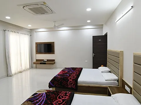 🏨 Luxury Hotel for Sale in Prime Location