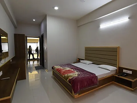 🏨 Luxury Hotel for Sale in Prime Location