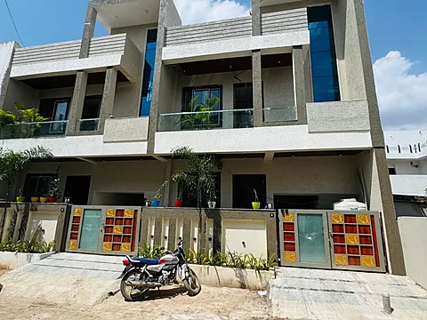 Outside S tairs 6 BHK With 2 Kitchen Beautiful Kothi