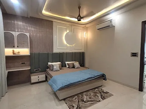Modern 4 BHK Flat with Excellent Connectivity