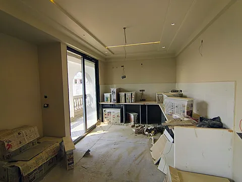 Modern 4 BHK Flat with Excellent Connectivity