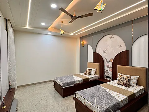 Luxurious 4 BHK Kothi With Lift