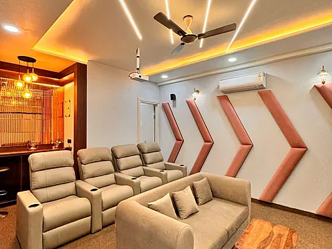 Luxurious 4 BHK Kothi With Lift