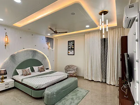Luxurious 4 BHK Kothi With Lift