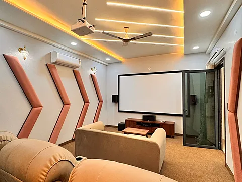 Luxurious 4 BHK Kothi With Lift