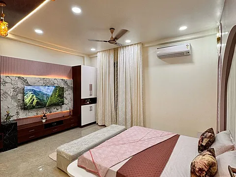Luxurious 4 BHK Kothi With Lift