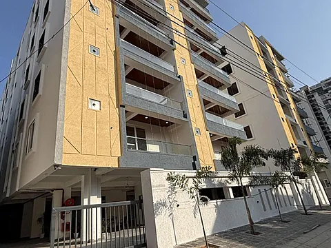 3 BHK Semi Furnished Flat
