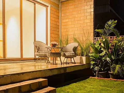 Spacious 4 BHK Luxury Apartment