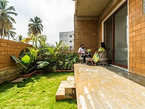 Modern 4 BHK Flat with Excellent Connectivity