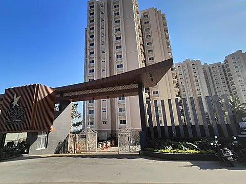 Modern 3 BHK Flat with Excellent Connectivity