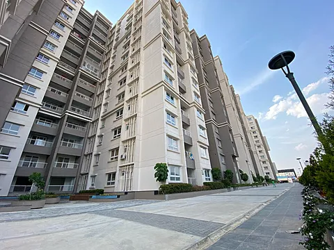 Move Into Class – Ready Luxury Apartments with Premium Amenities