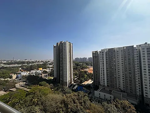 Modern 3.5 BHK Flat with Excellent Connectivity
