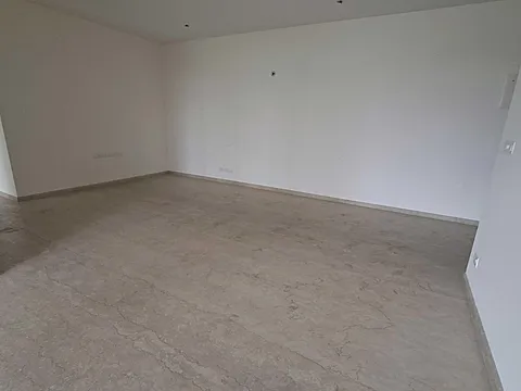 Modern 3.5 BHK Flat with Excellent Connectivity